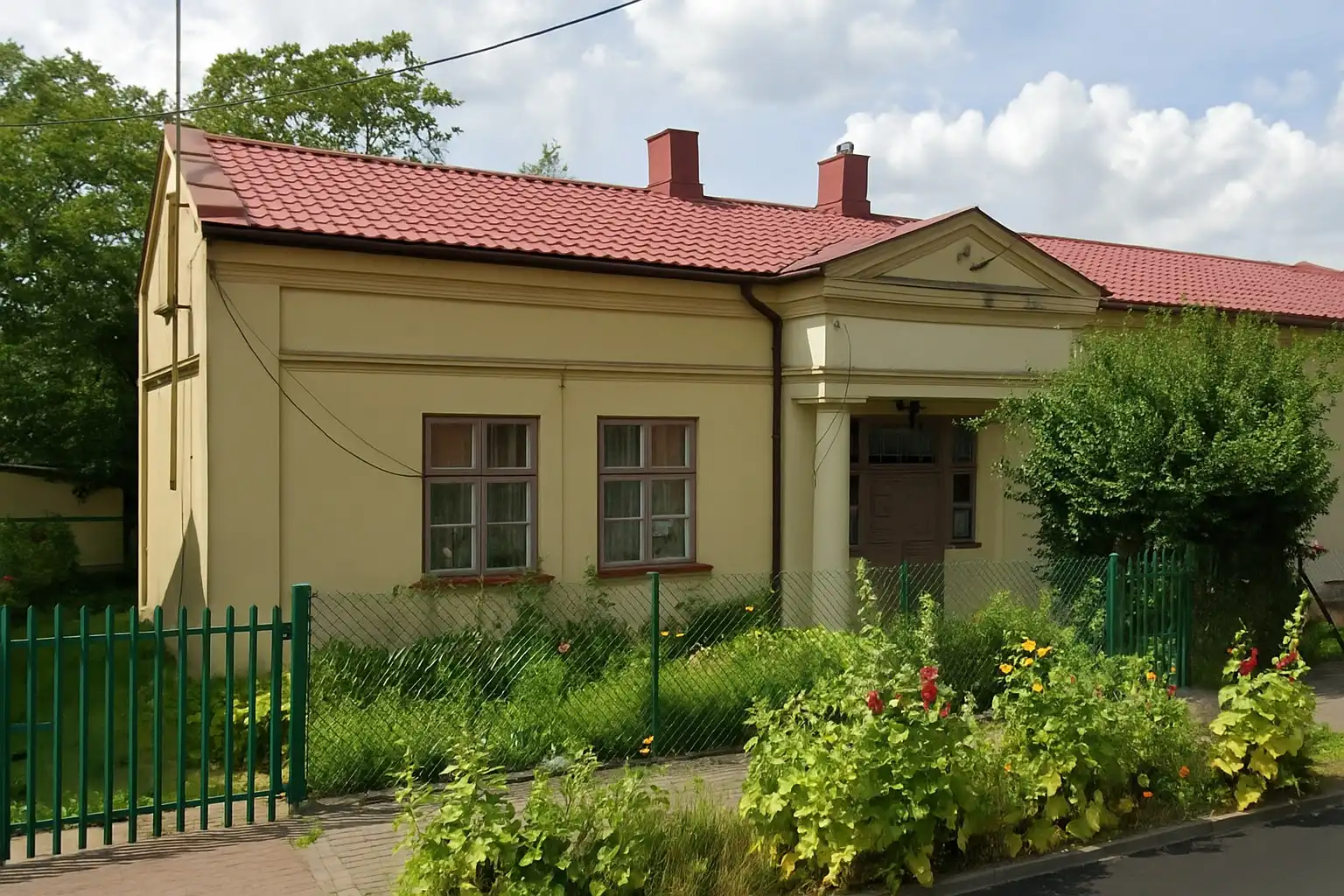 Photos Budget Price: Historic Home with Character